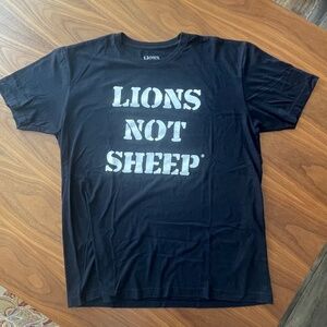 Lions Not Sheep Men's T-shirt Size Large